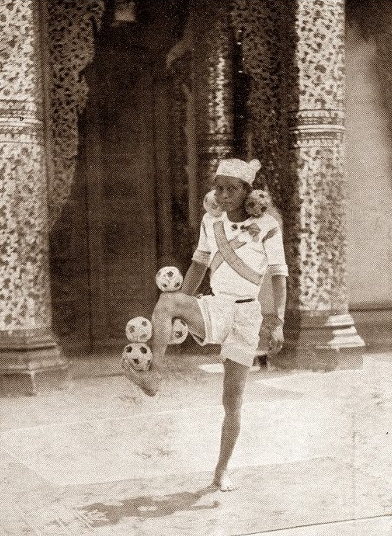 burmese juggler Maung Law Paw 